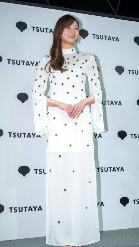 乃木坂46・梅澤美波が2nd写真集『透明な覚悟』発売記念取材会に出席