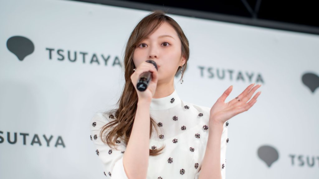 乃木坂46・梅澤美波が2nd写真集『透明な覚悟』発売記念取材会に出席