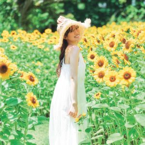 元SKE48岡本彩夏1st写真集の“帯コメ”を江籠裕奈が担当 新たな先行カットも解禁に