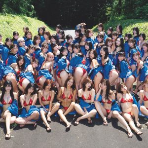 レジェンド+新世代の人気グラドル60人の豪華共演